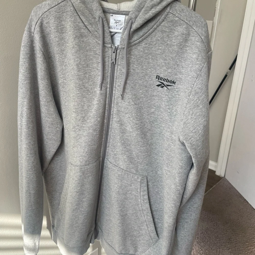 Few Reebok Jacket - Picture 2 of 4